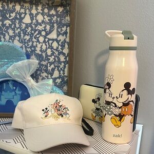 Disney White/Cream set with Mickey and Friends